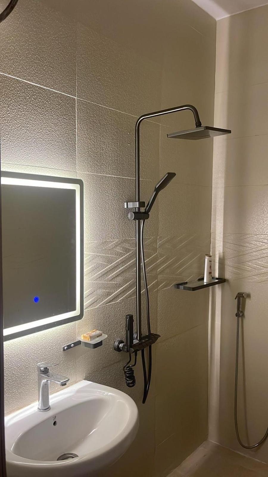 استوديو هادى وجميل بسرير وجلسة بالقرب من البوليفارد Apartment *