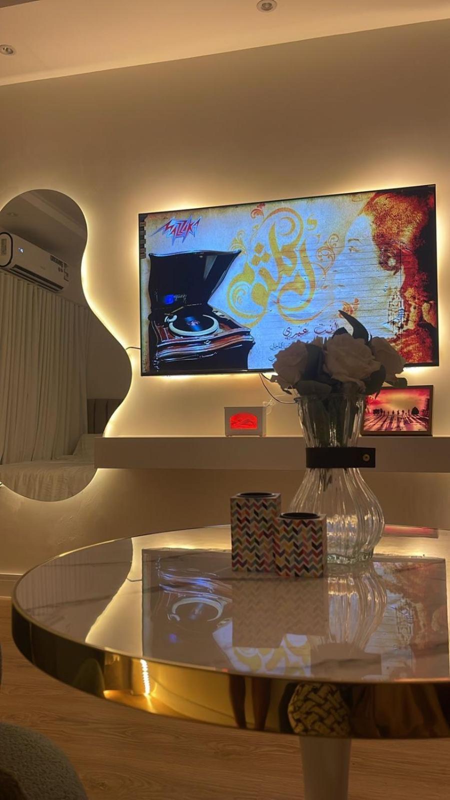 استوديو هادى وجميل بسرير وجلسة بالقرب من البوليفارد Apartment