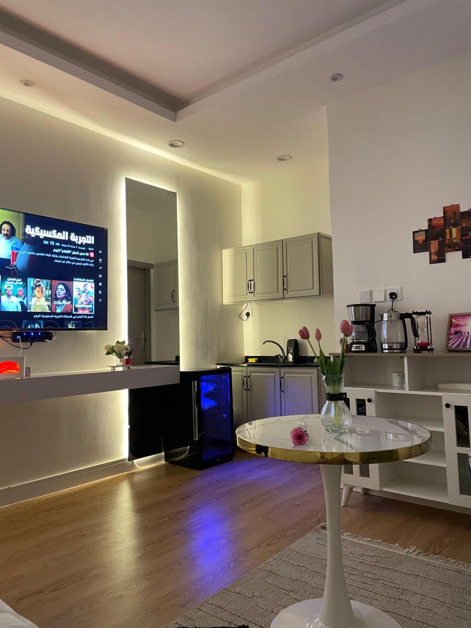 استوديو هادى وجميل بسرير وجلسة بالقرب من البوليفارد Apartment